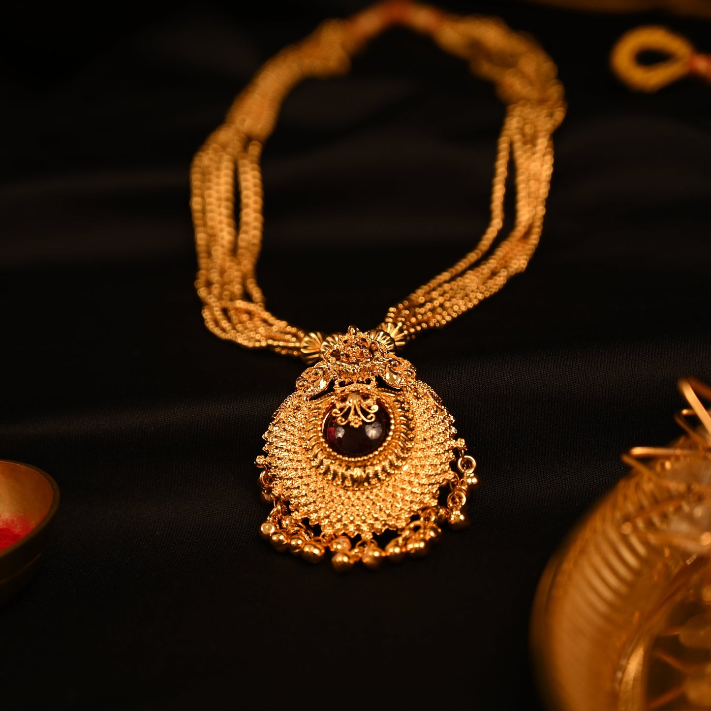 Peacock Pendant Jondhale Pot Thushi