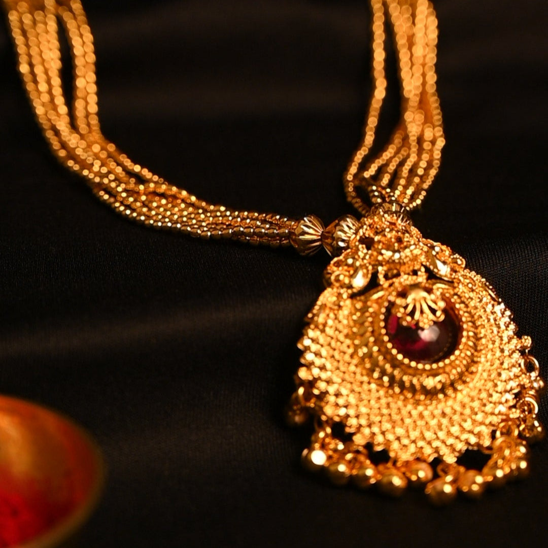 Peacock Pendant Jondhale Pot Thushi